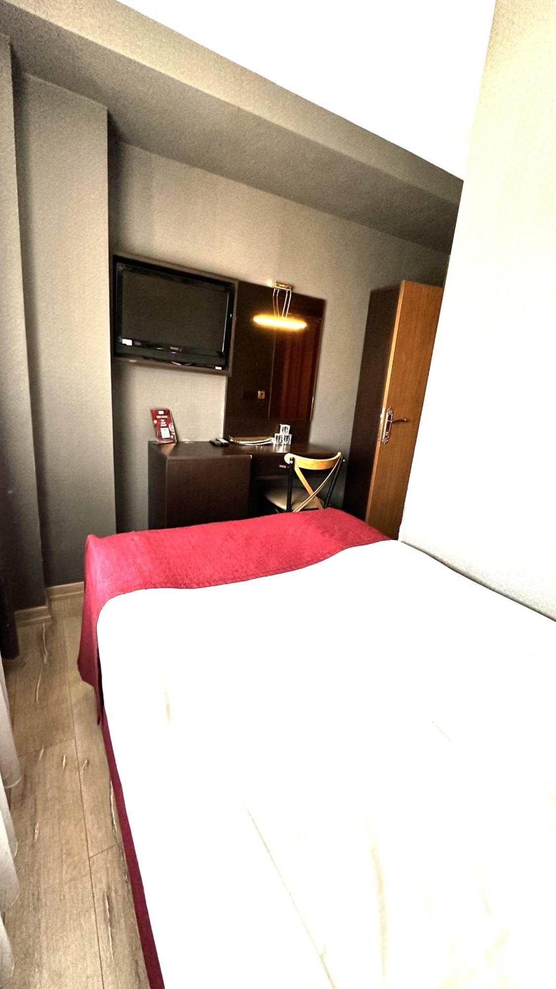 Atesde Dustu Salvara Hotel Isztambul Kültér fotó